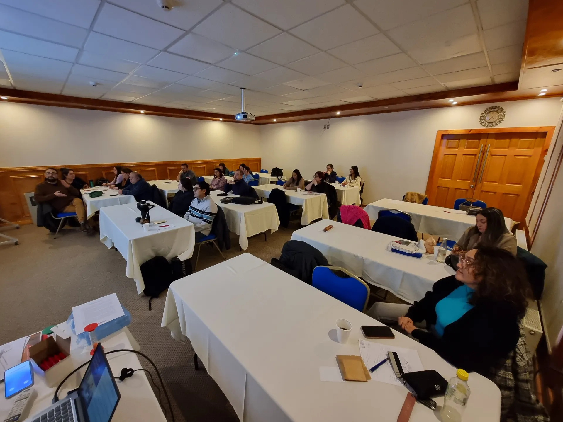 Imagen de OTEC capacita a funcionarios de Junaeb para fortalecer sus habilidades relacionales