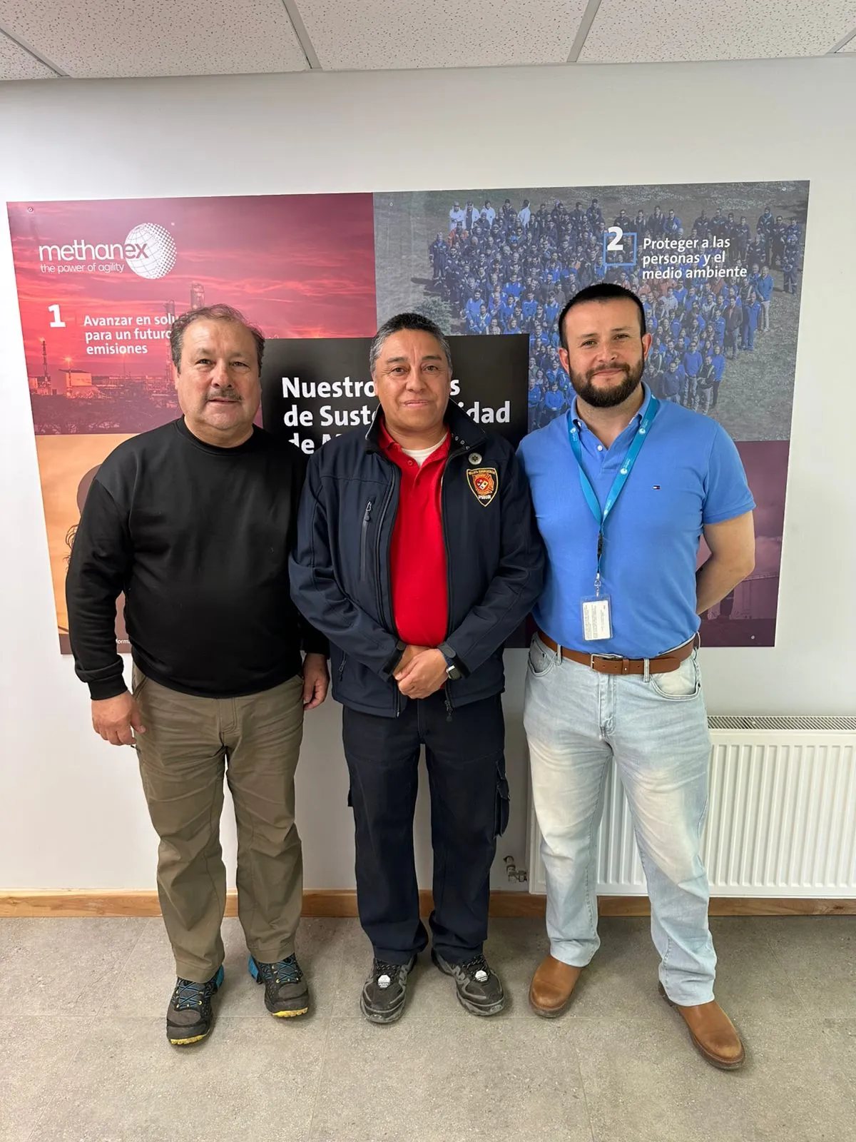 Funcionario de la Brigada APROCIN recibe reconocimiento entregado por METHANEX